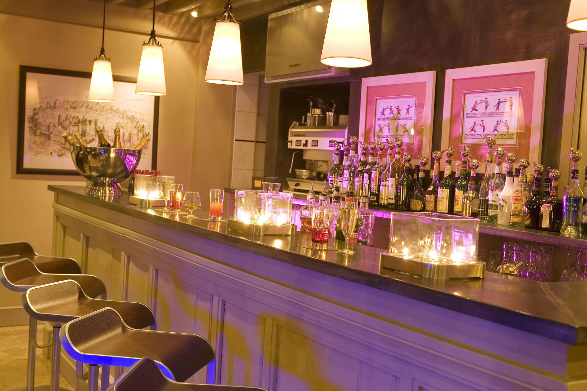 Bar/Salón Montmorency Cité Médiévale