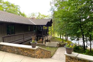 Alquiler Vacacional - Bellaire Waterfront Luxury Private Retreat w/ Beach/Dock over 800’ of shoreline