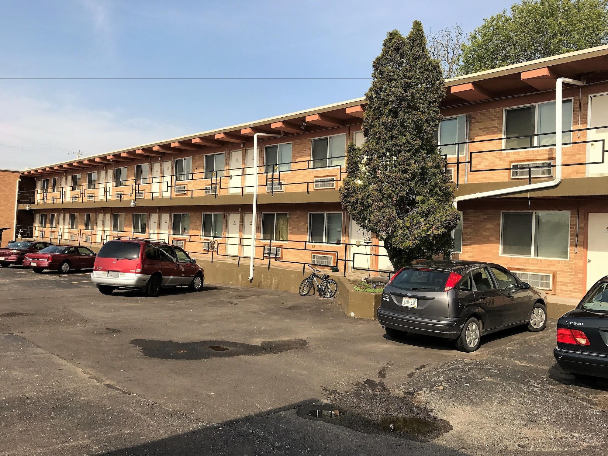 Varios Town Motel