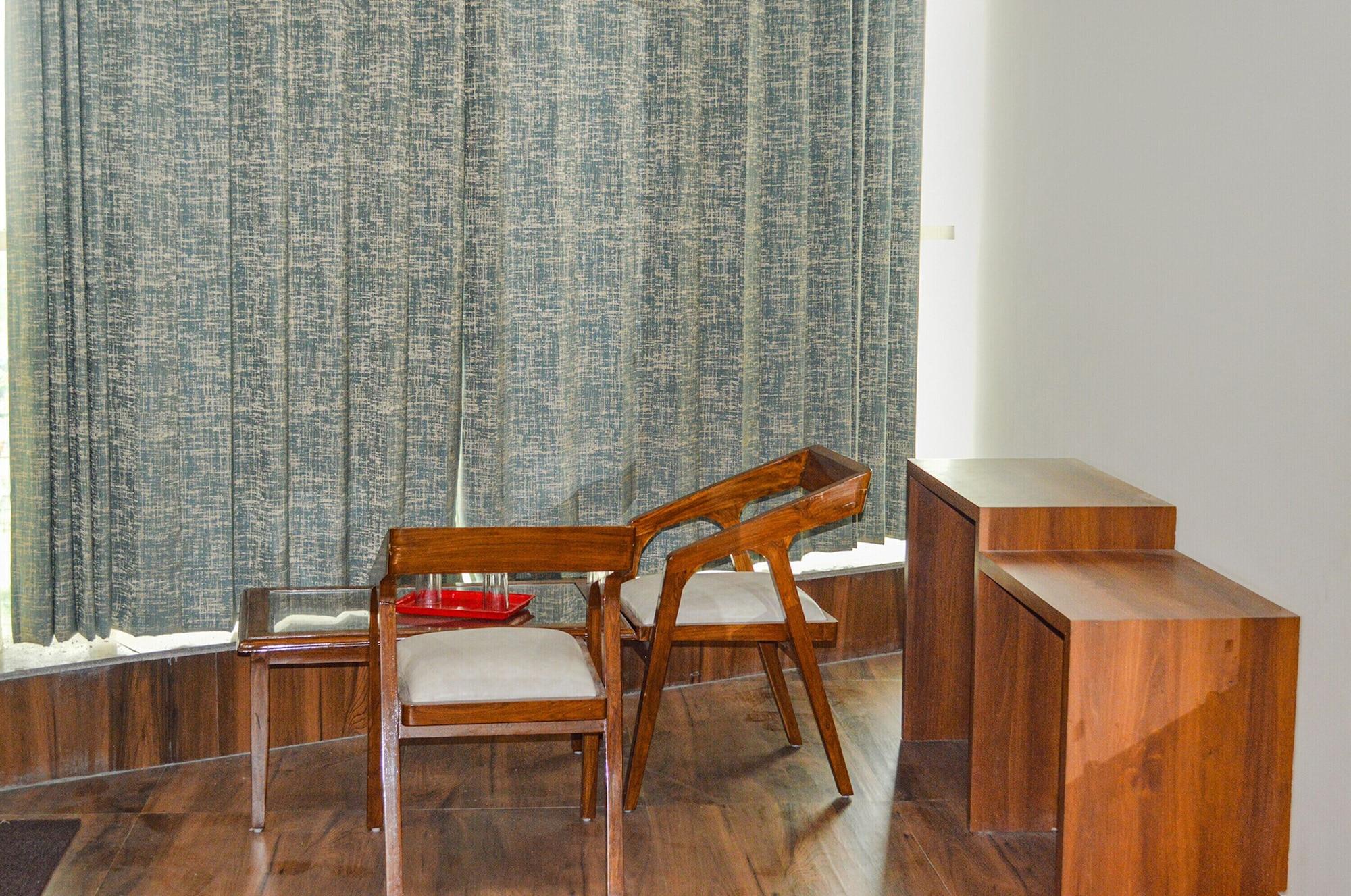 Vista Lobby Fabhotel The Golf Inn