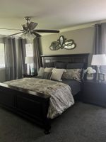 Alquiler Vacacional - Beautifully updated 3bedroom 2 bath home with a large glassed in sunroom.