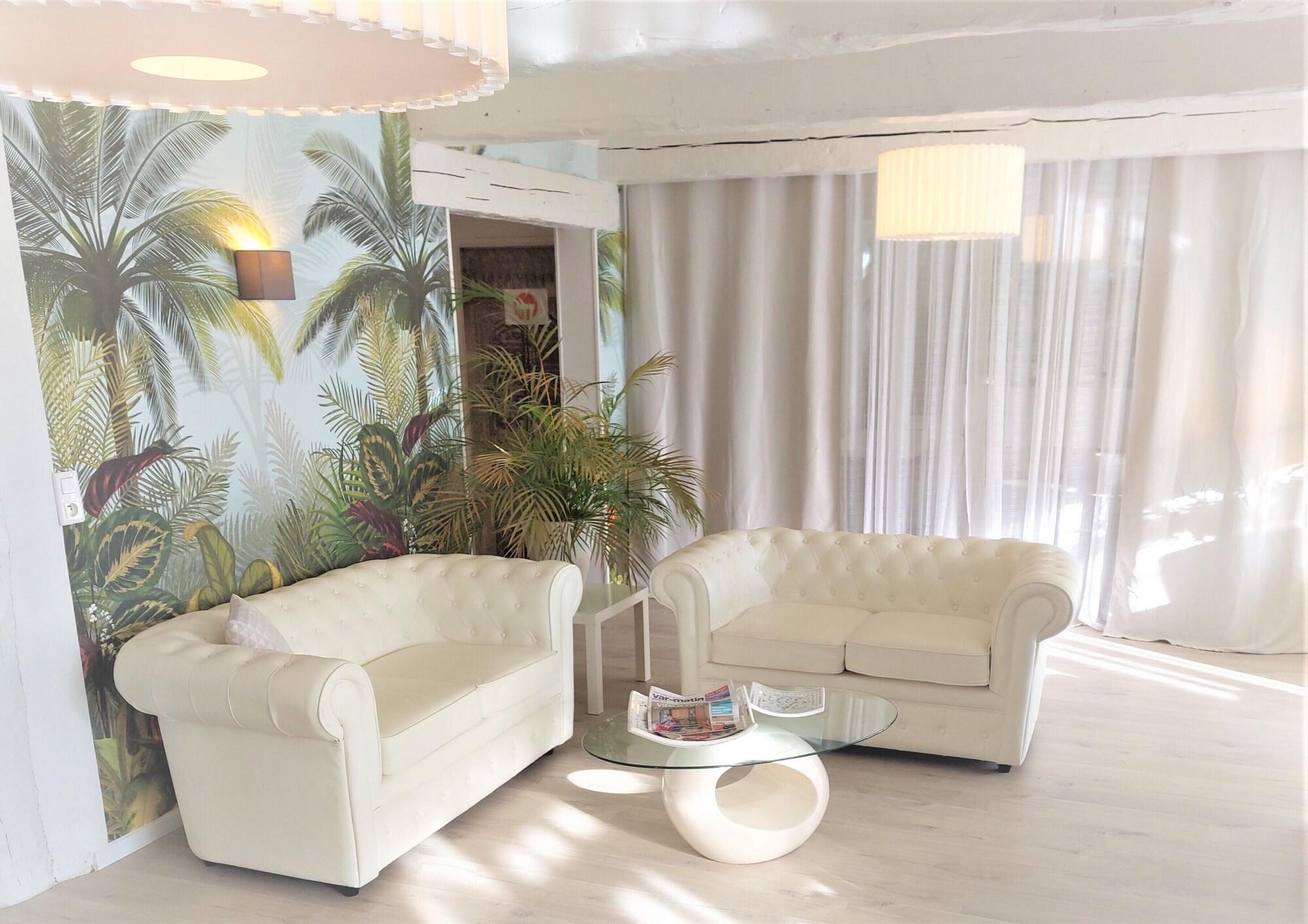 Vista Lobby Hotel Les Jardins de Bormes, sauna & jacuzzi