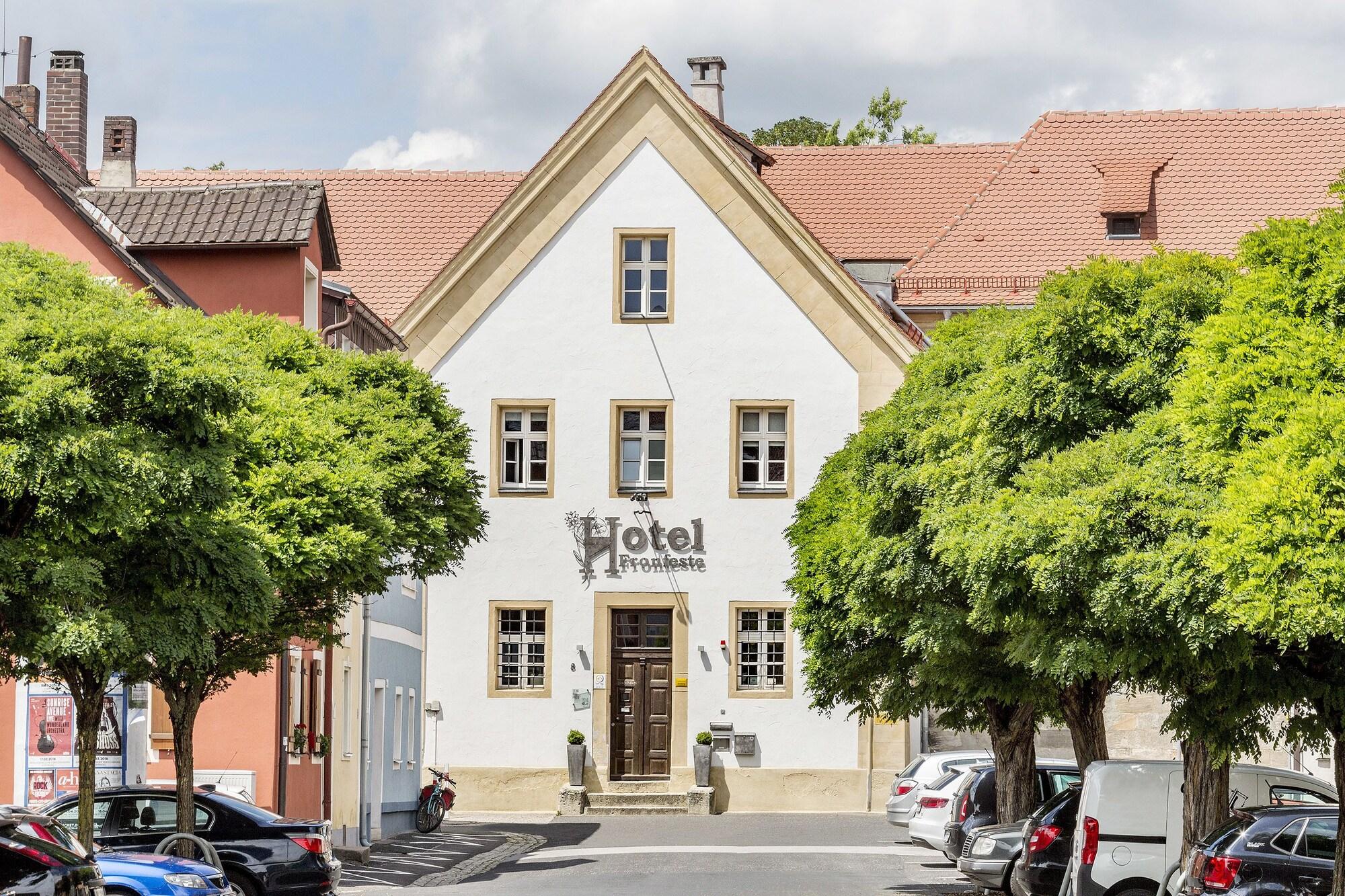 Varios Hotel Fronfeste