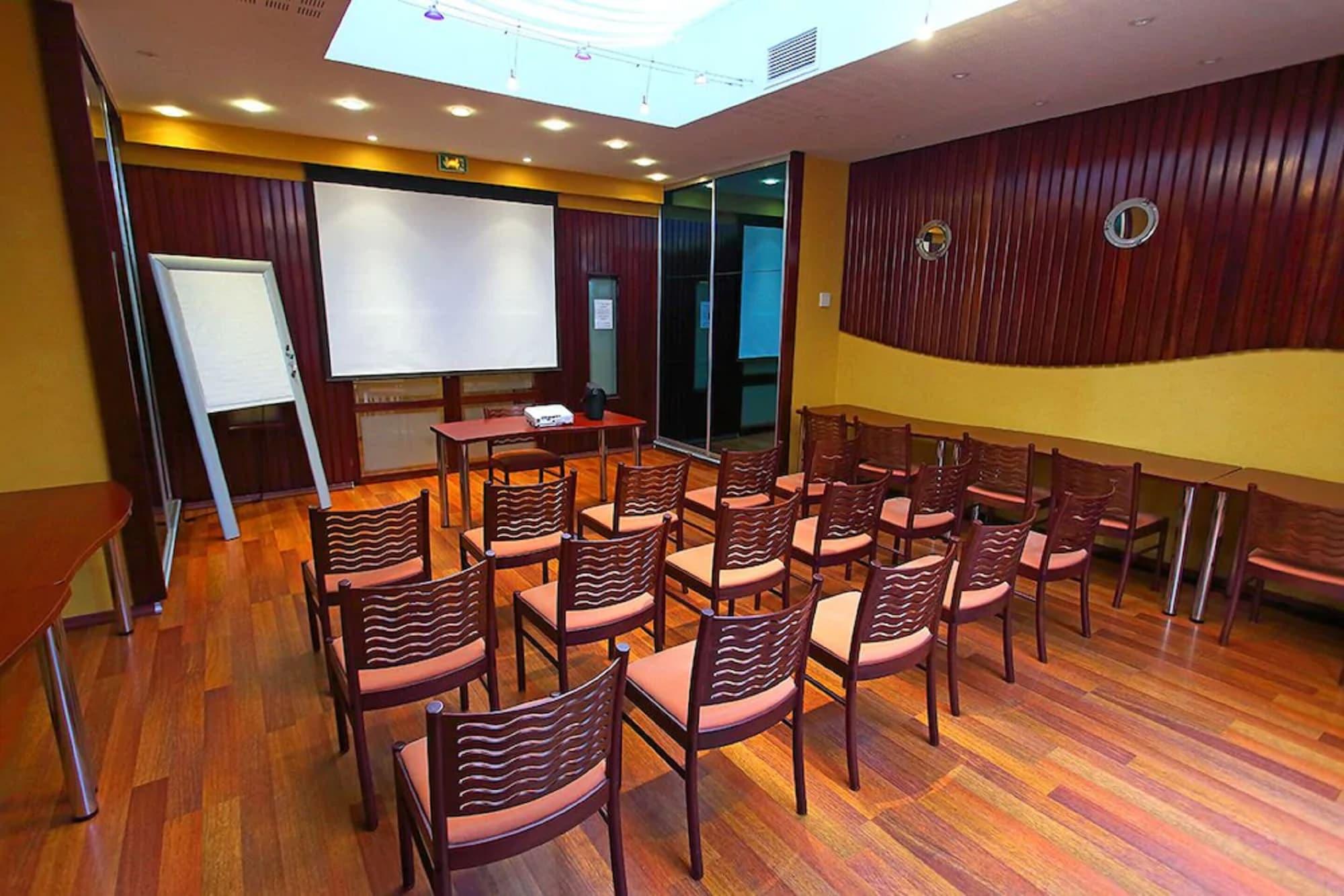Sala de Reuniones Hôtel L'Hirondelle