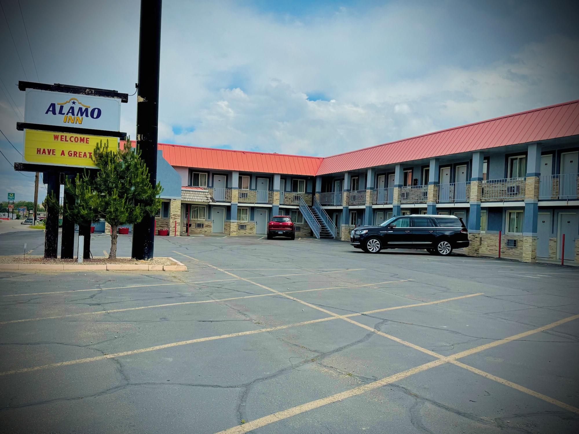 Varios Alamo Inn