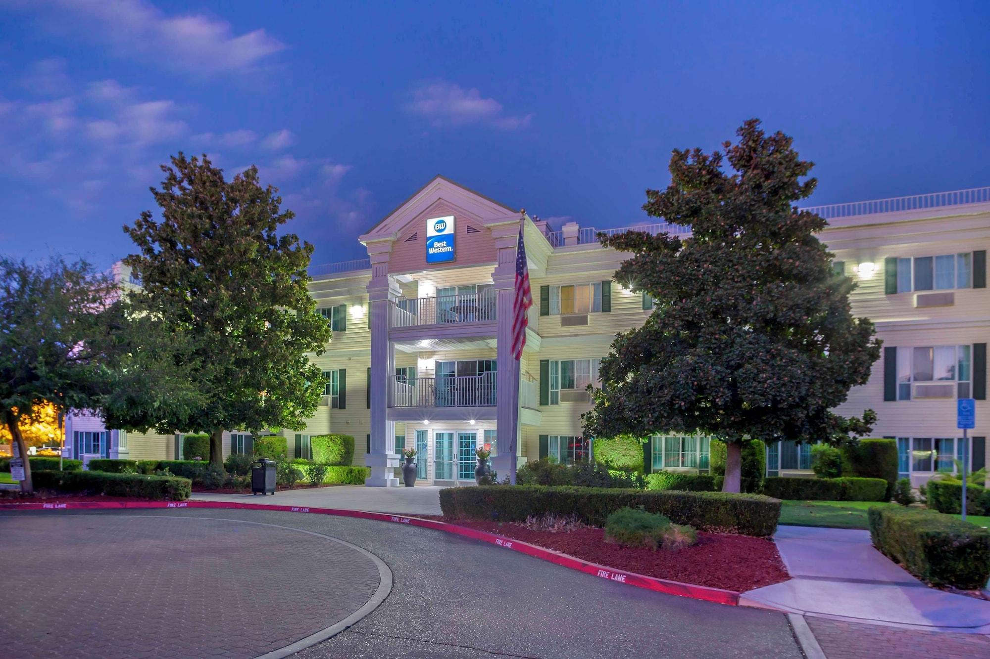 Vista Exterior Best Western Clovis Cole