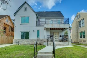 Renta temporal - 3 Mi to Dtwn Houston: Dual-unit Home w/ Yard!