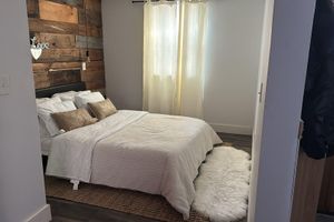 Alquiler Vacacional - Charming 1-bedroom building with WiFi, AC in brilliant Madison Maine