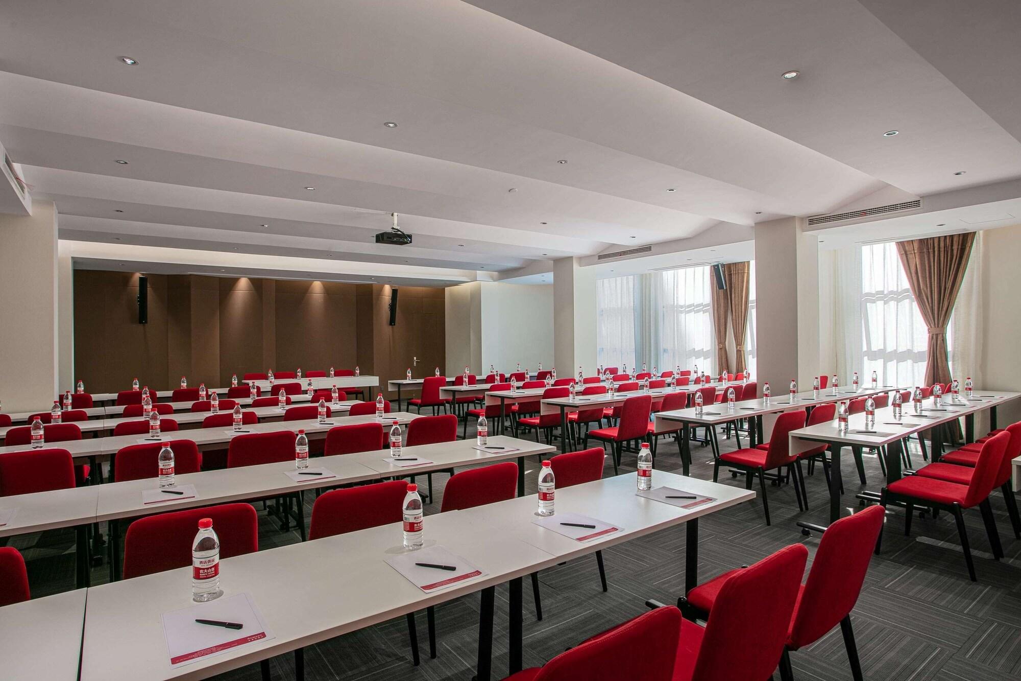 Sala de Reuniones Ramada by Wyndham Yangzhou Slender West Lake