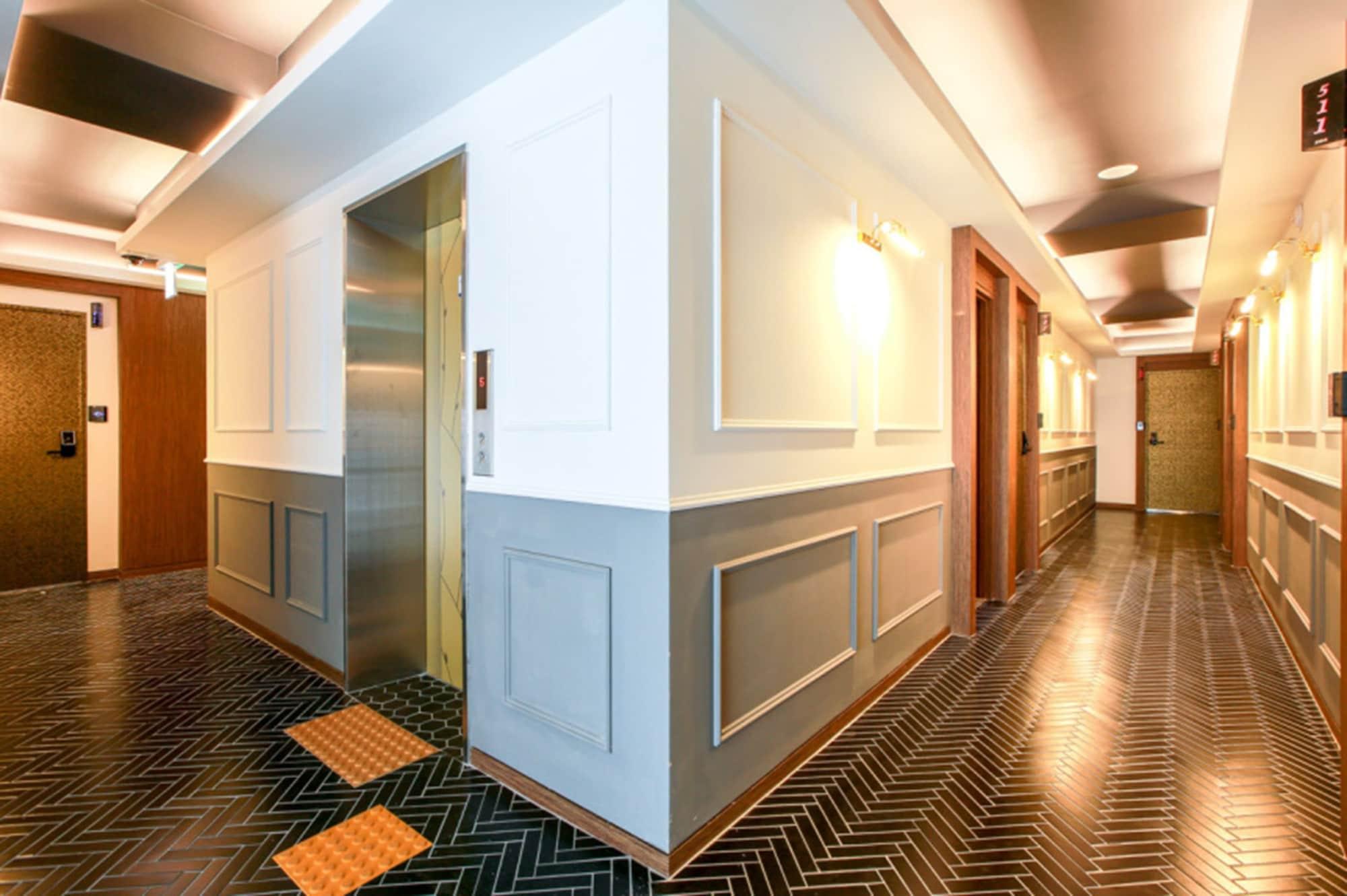 Varios Louis Hotel