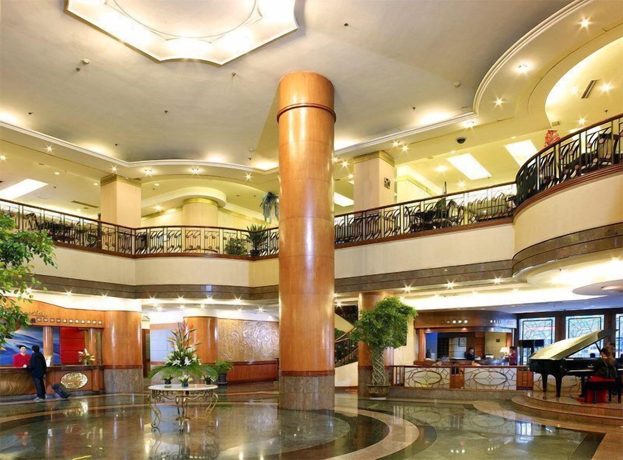 Vista Lobby Gloria Plaza Hotel Shenyang