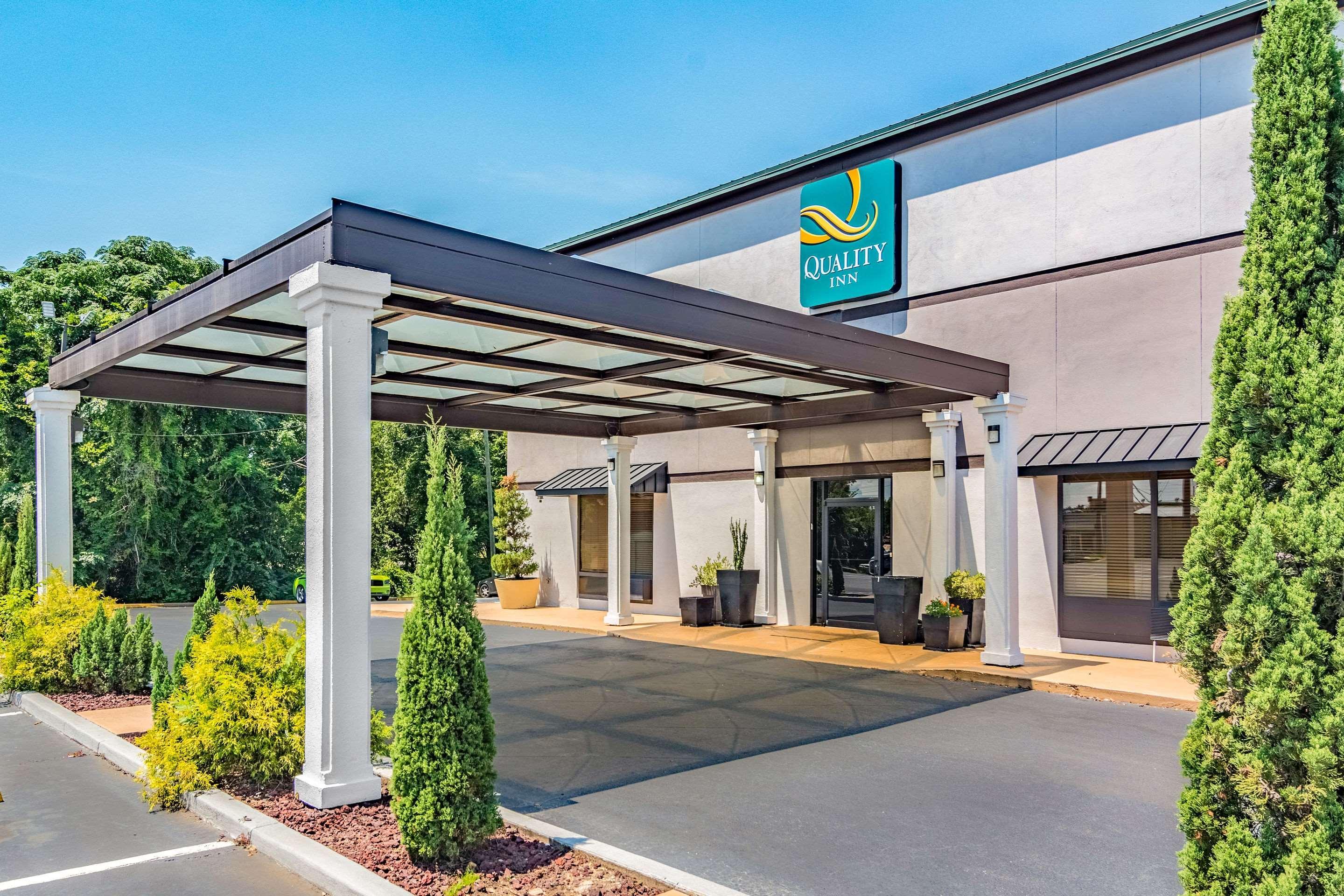 Vista Exterior Quality Inn Columbus near Fort Benning