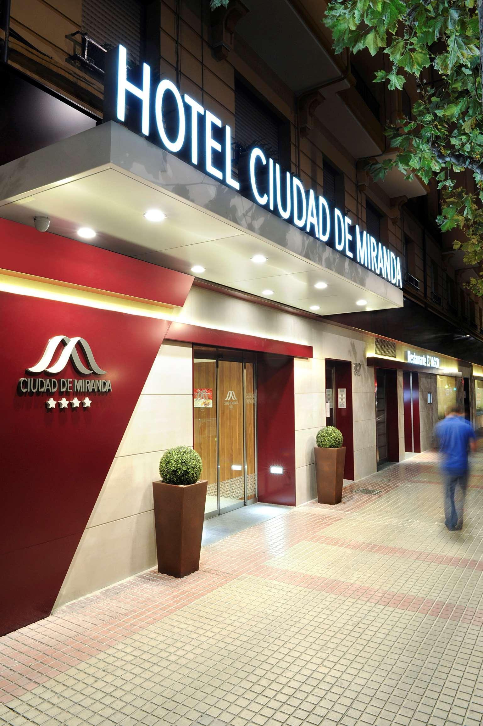 Vista Exterior Hotel Sercotel Ciudad de Miranda