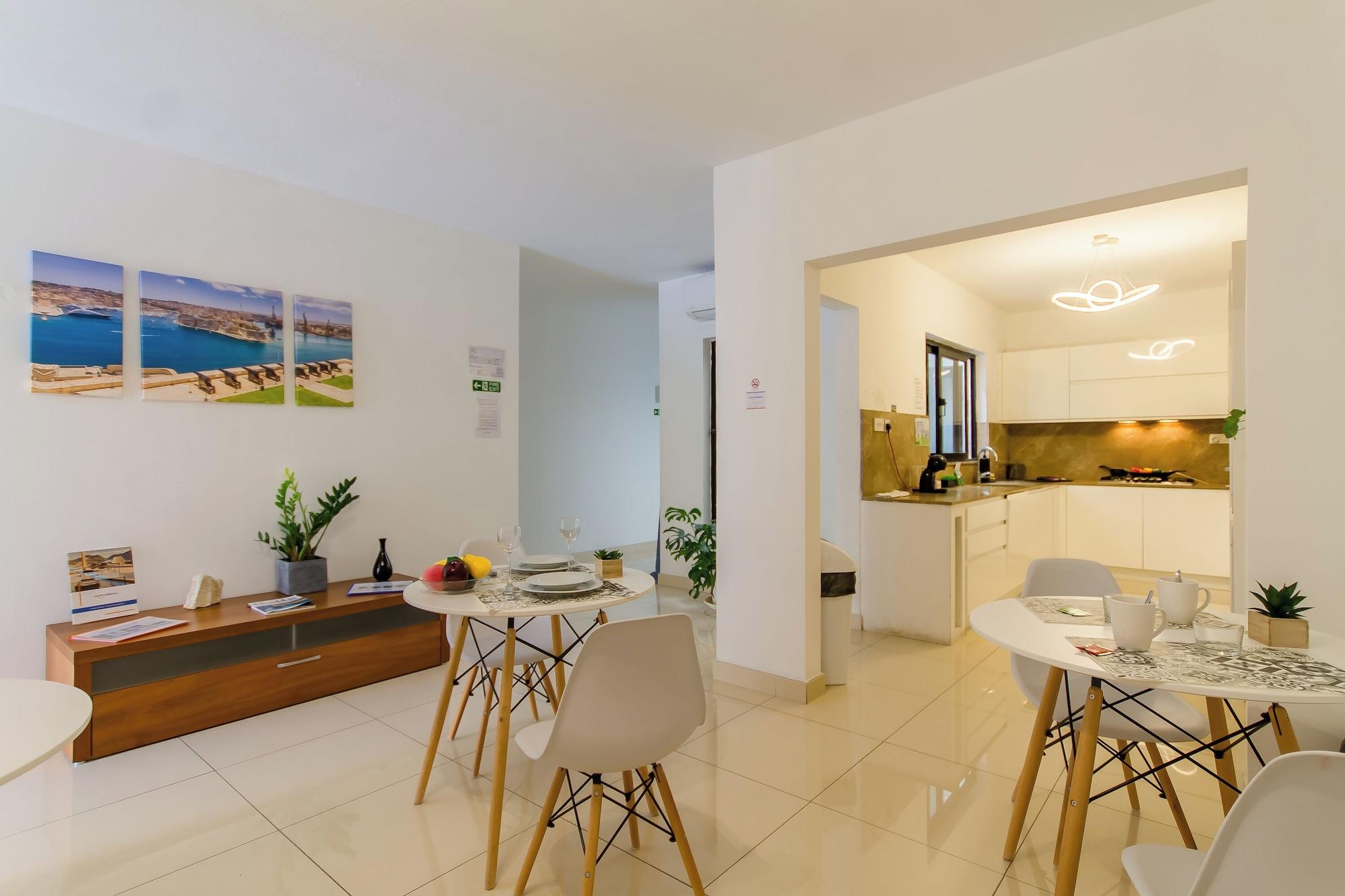 Restaurant SwieqiStay Room1 Shared Bath - Paceville