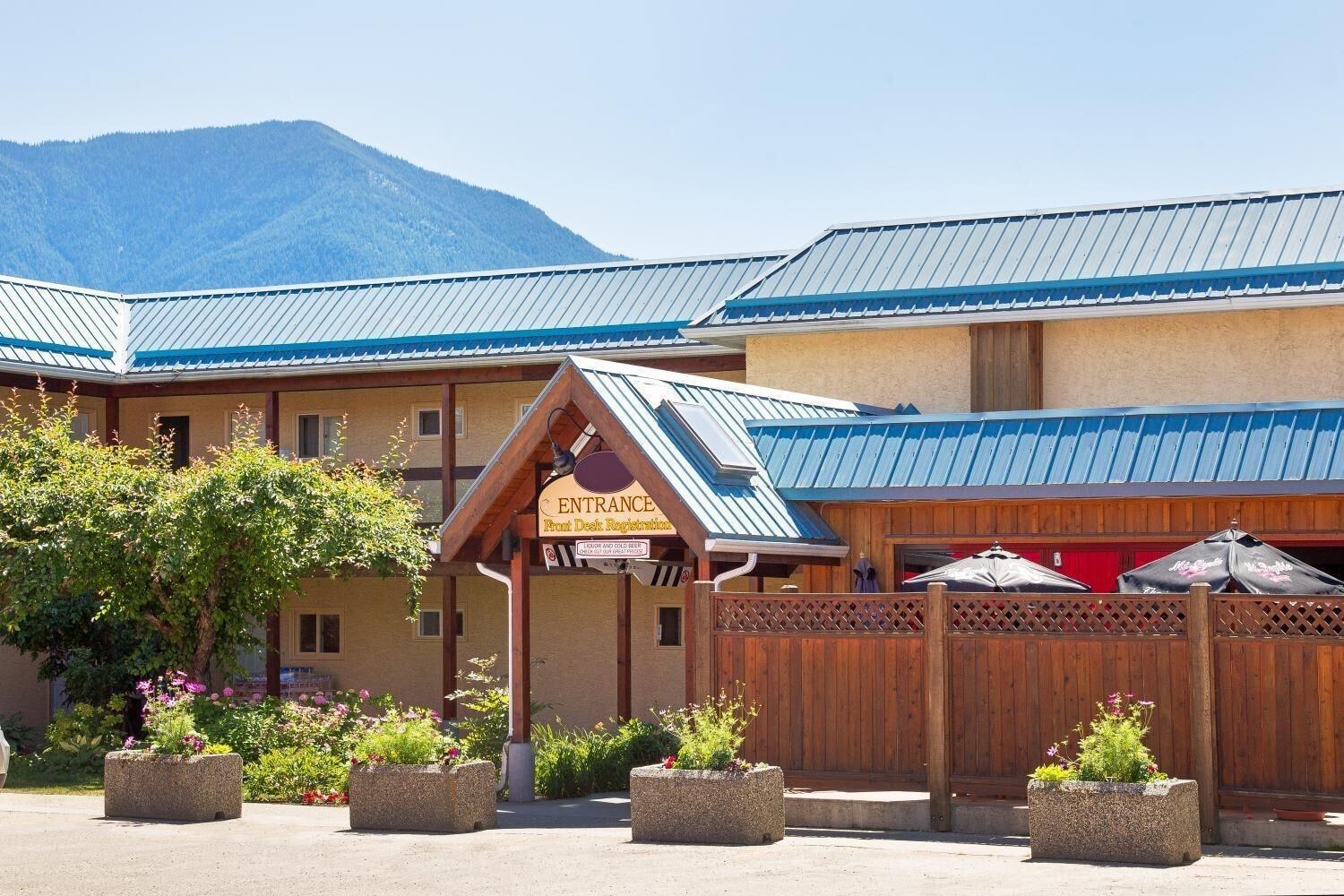 Vista Exterior The Lodge at Arrow Lakes