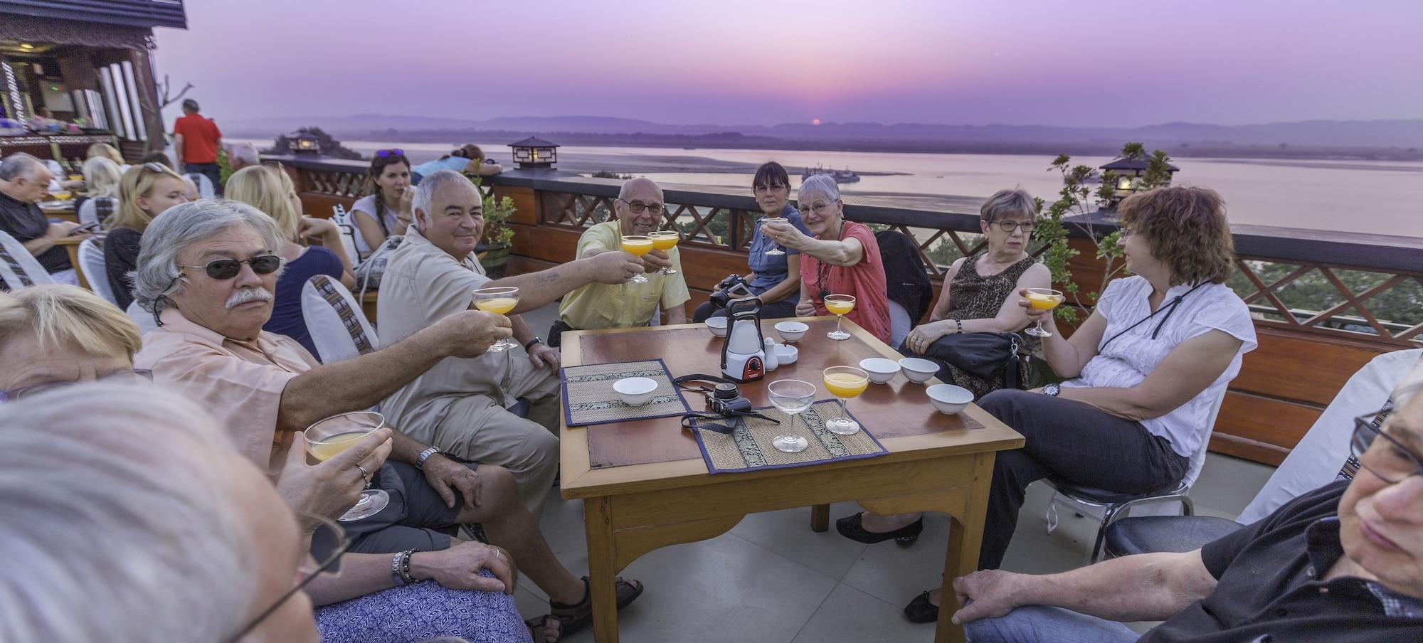 Restaurant Ayarwaddy River View Hotel