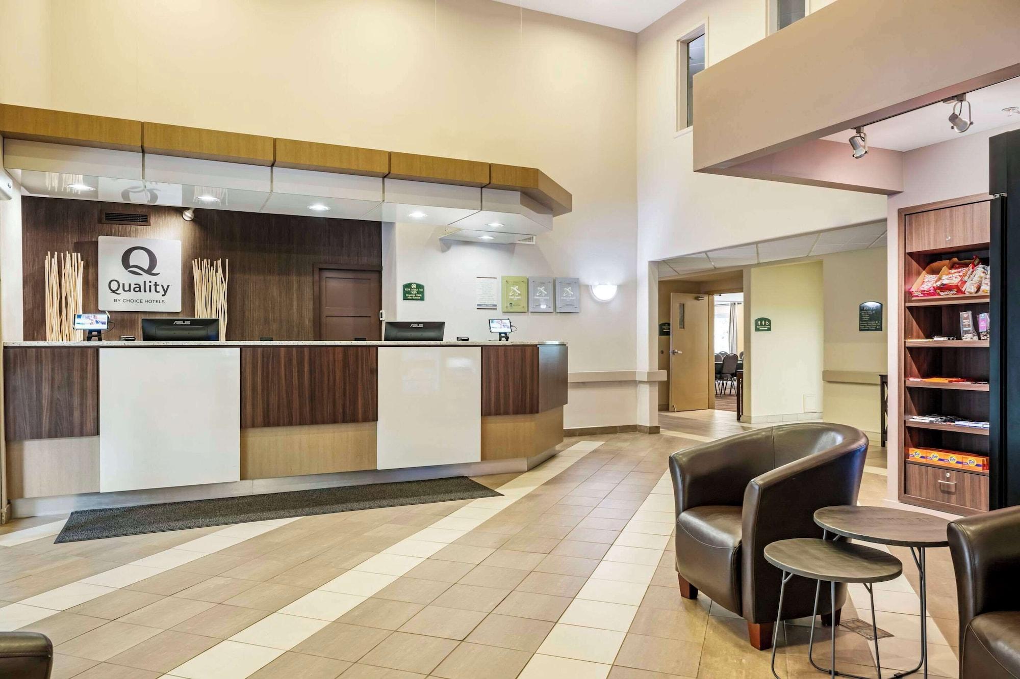 Vista Lobby Quality Inn Airport
