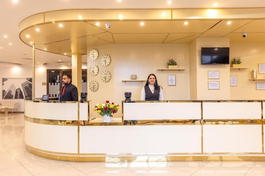 Vista Lobby HOTEL SIR ROYAL
