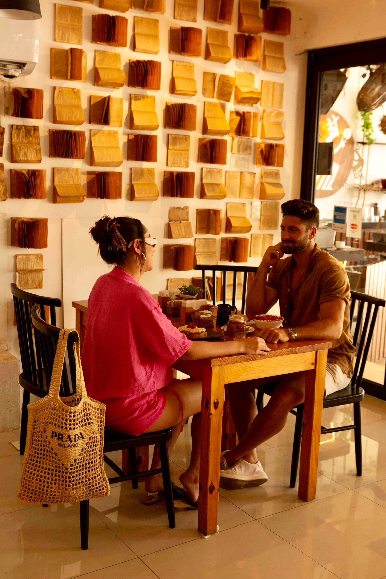 Restaurant Nomads Hotel, Hostel & Rooftop Pool