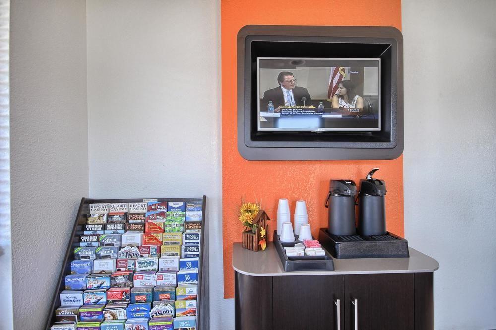 Vista Lobby Motel 6 Fresno, CA - Blackstone South