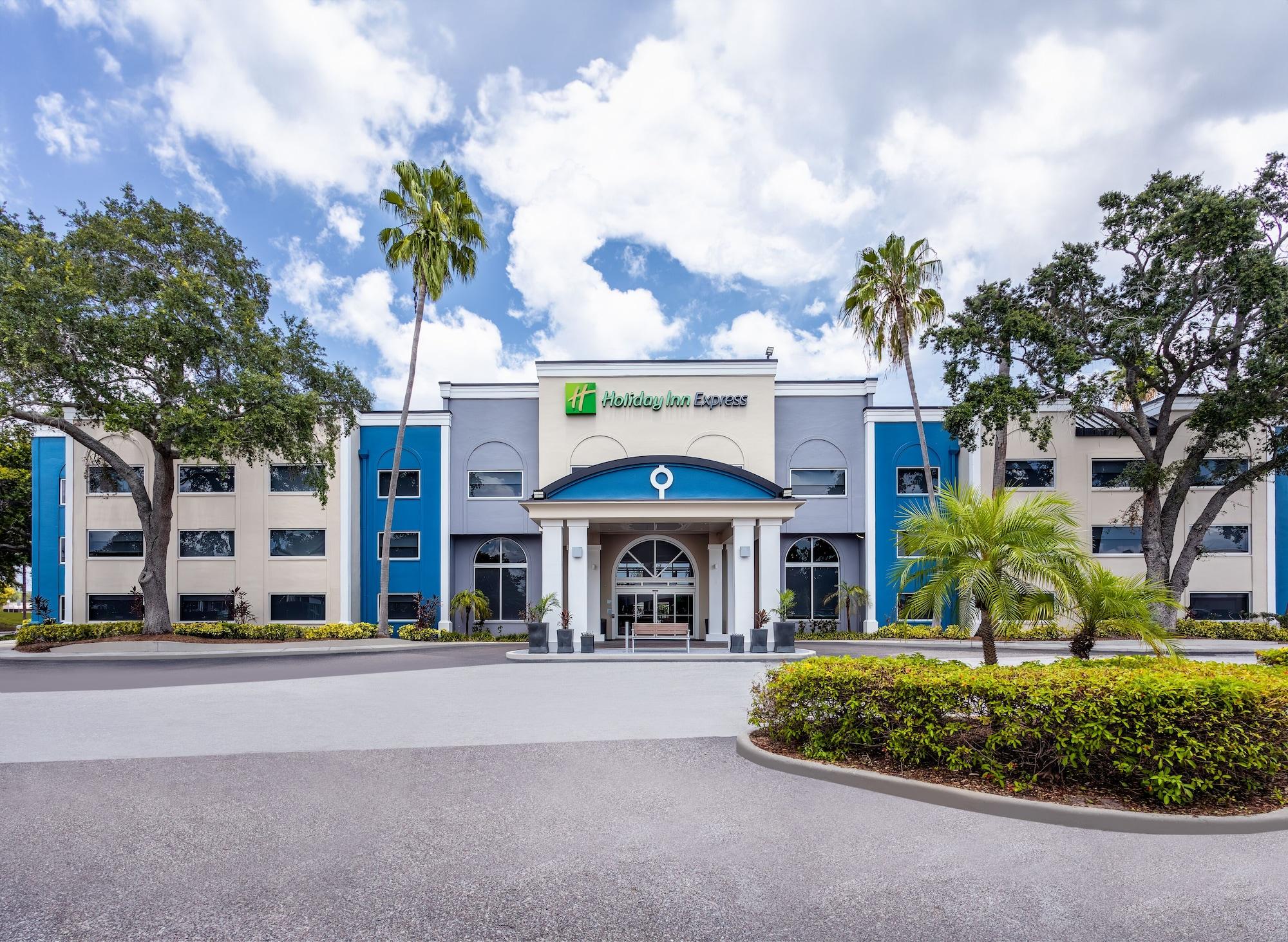 Vista Exterior Holiday Inn Express Clearwater East - Icot Center by IHG