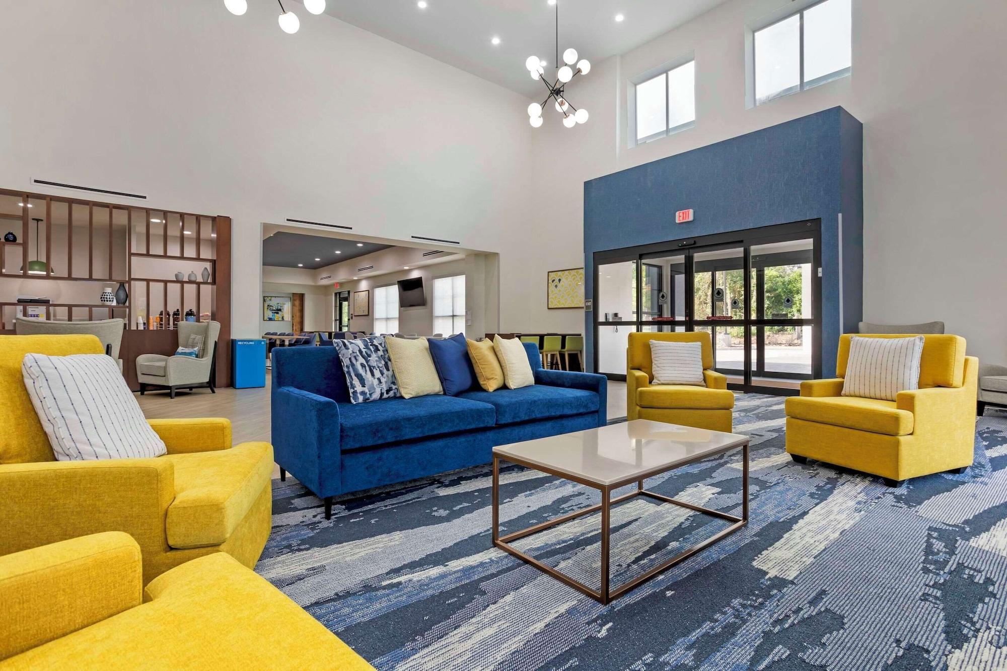 Vista Lobby Comfort Inn & Suites Huntsville Near University