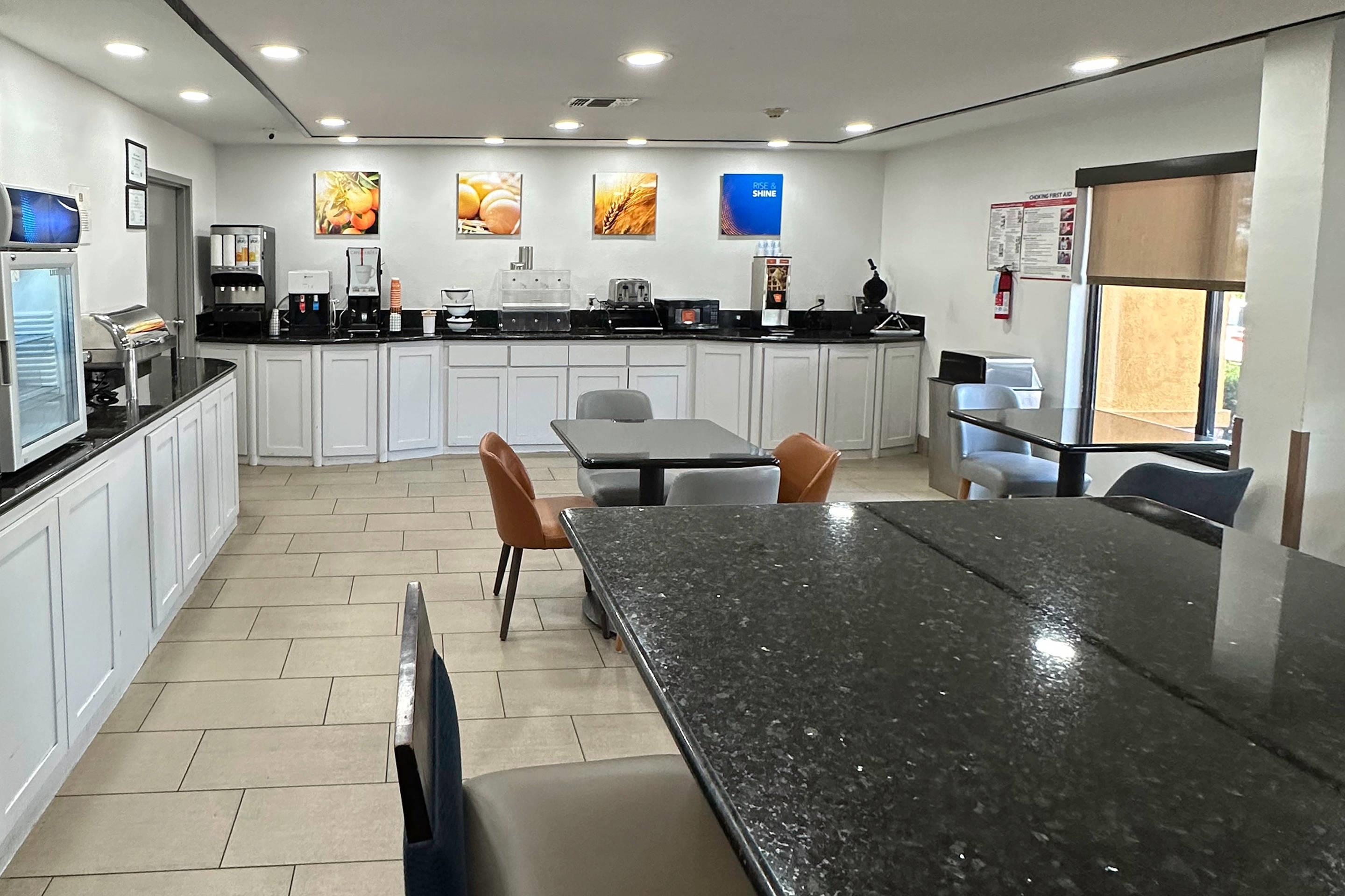 Vista Lobby Comfort Inn Dallas Park Central