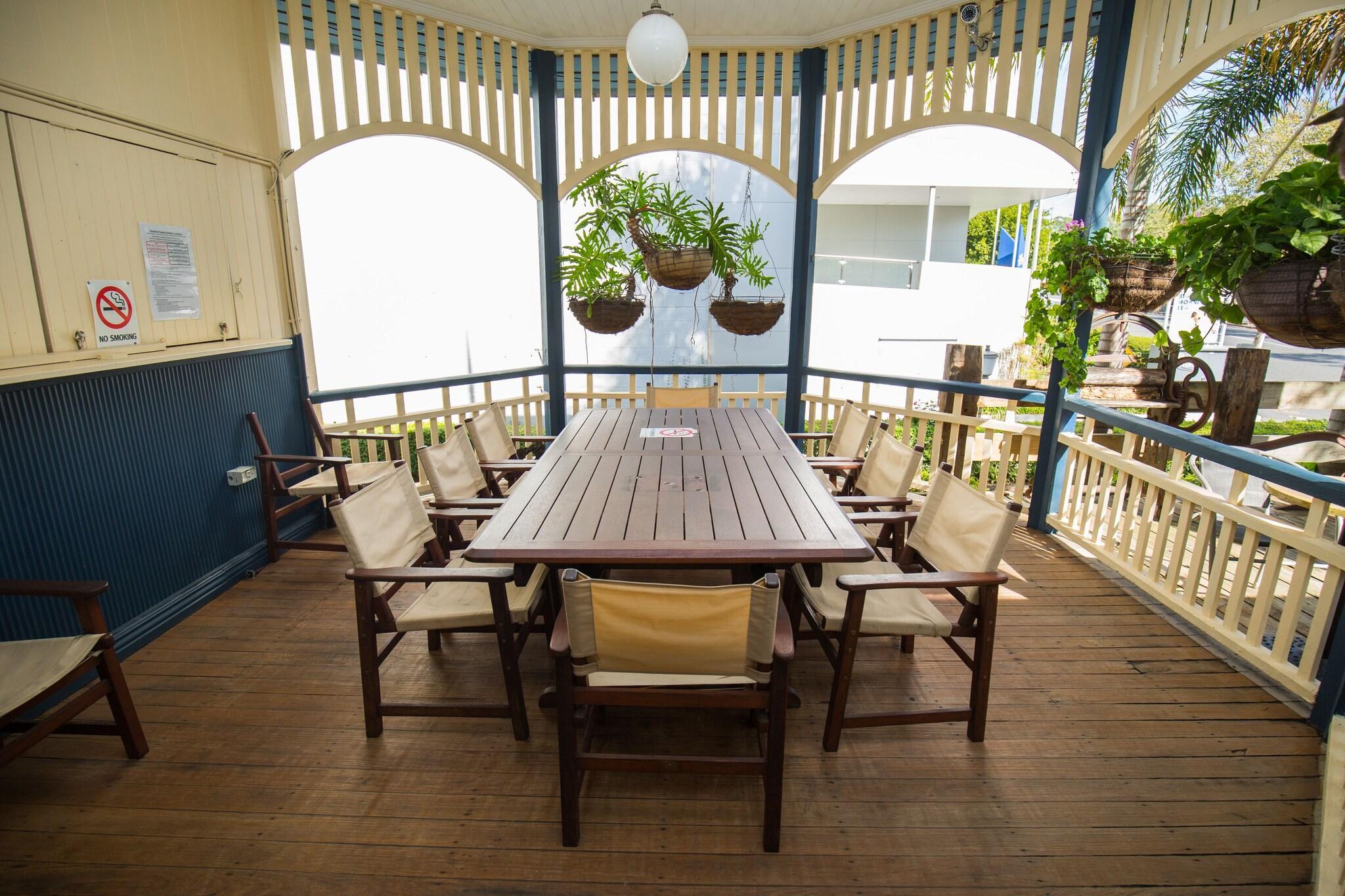 Varios Brisbane Manor Hotel