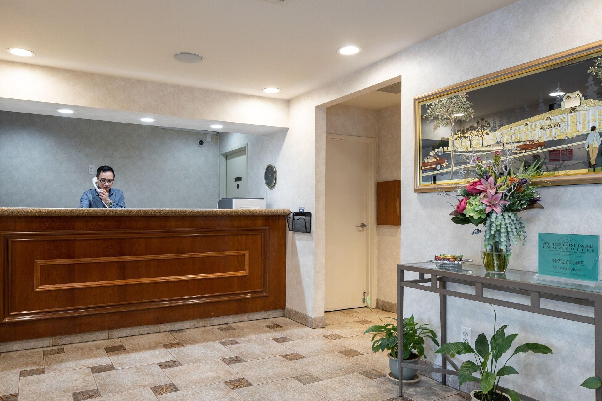 Vista Lobby Atherton Park Inn & Suites