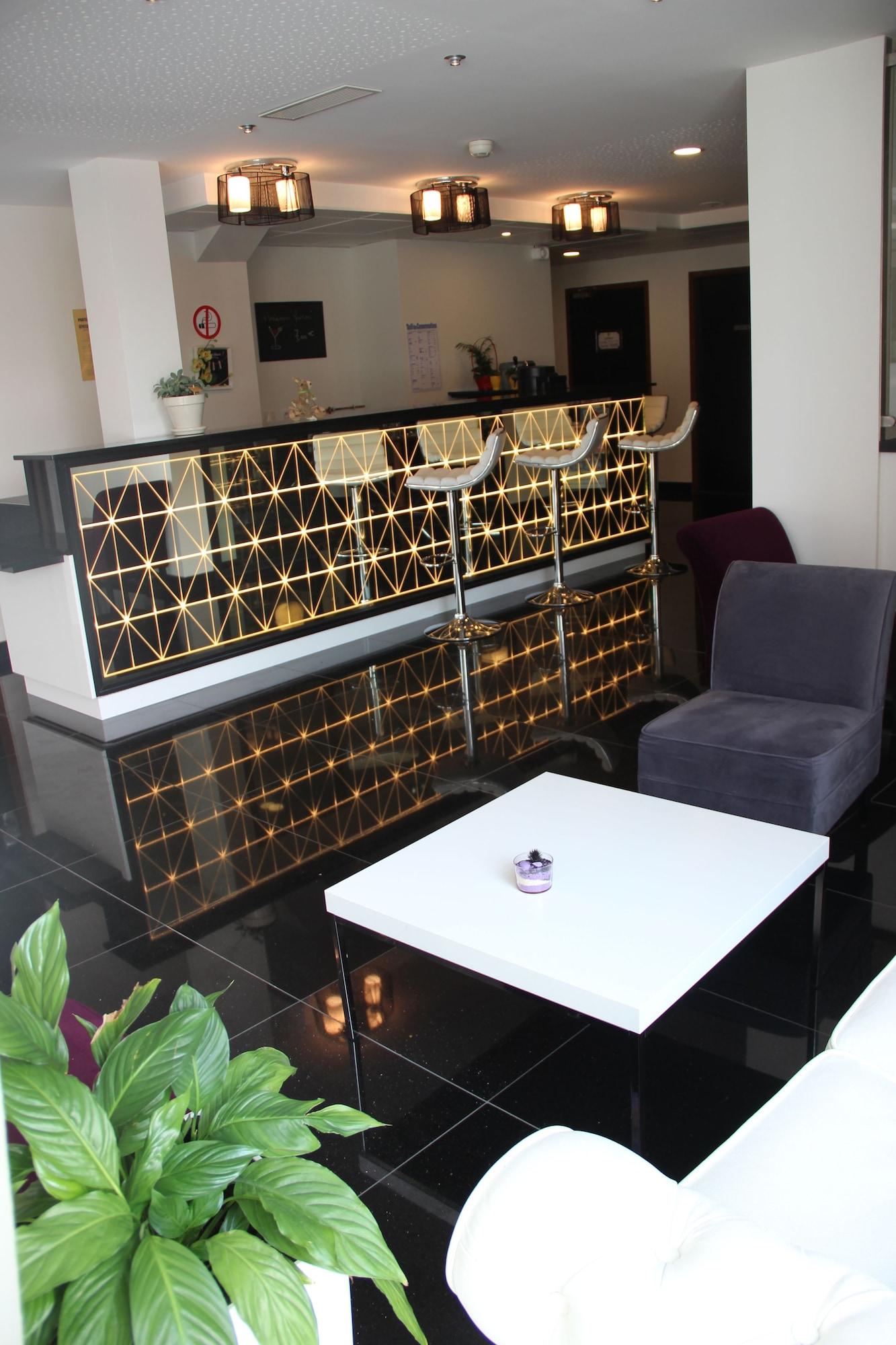 Bar/Salón Hôtel Kyriad Saint Quentin en Yvelines - Montigny