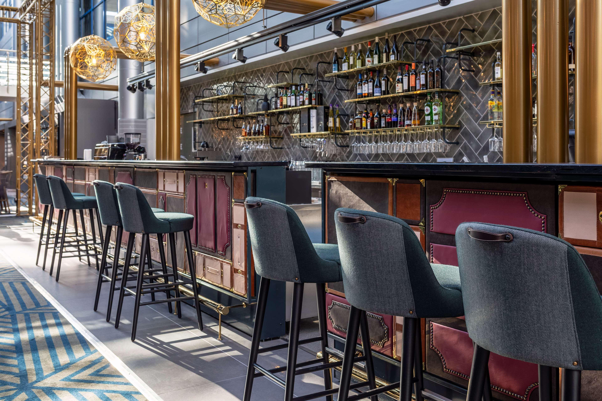 Bar/Salón Scandic Helsinki Airport