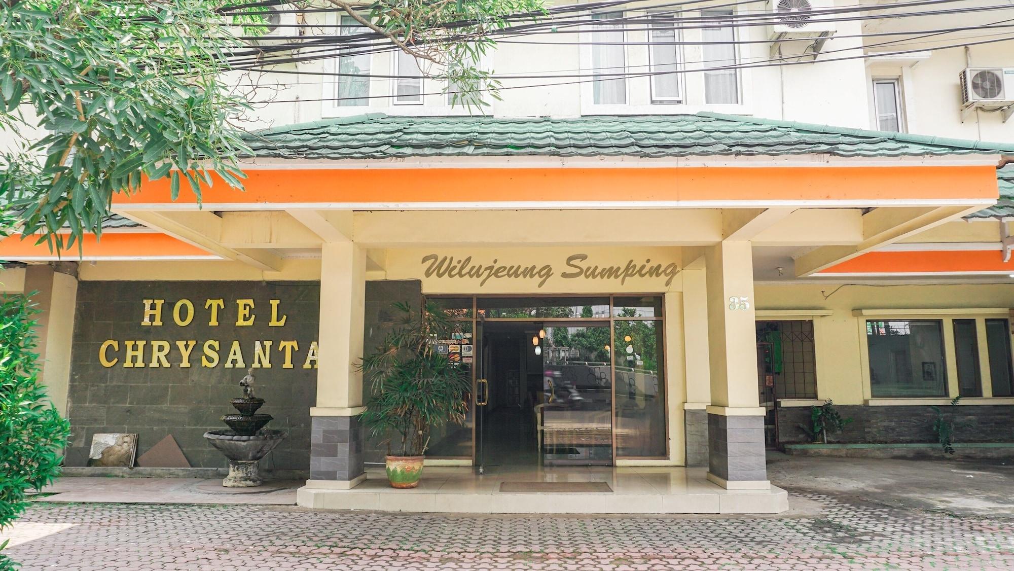 Vista Exterior OYO 2085 Chrysanta Hotel