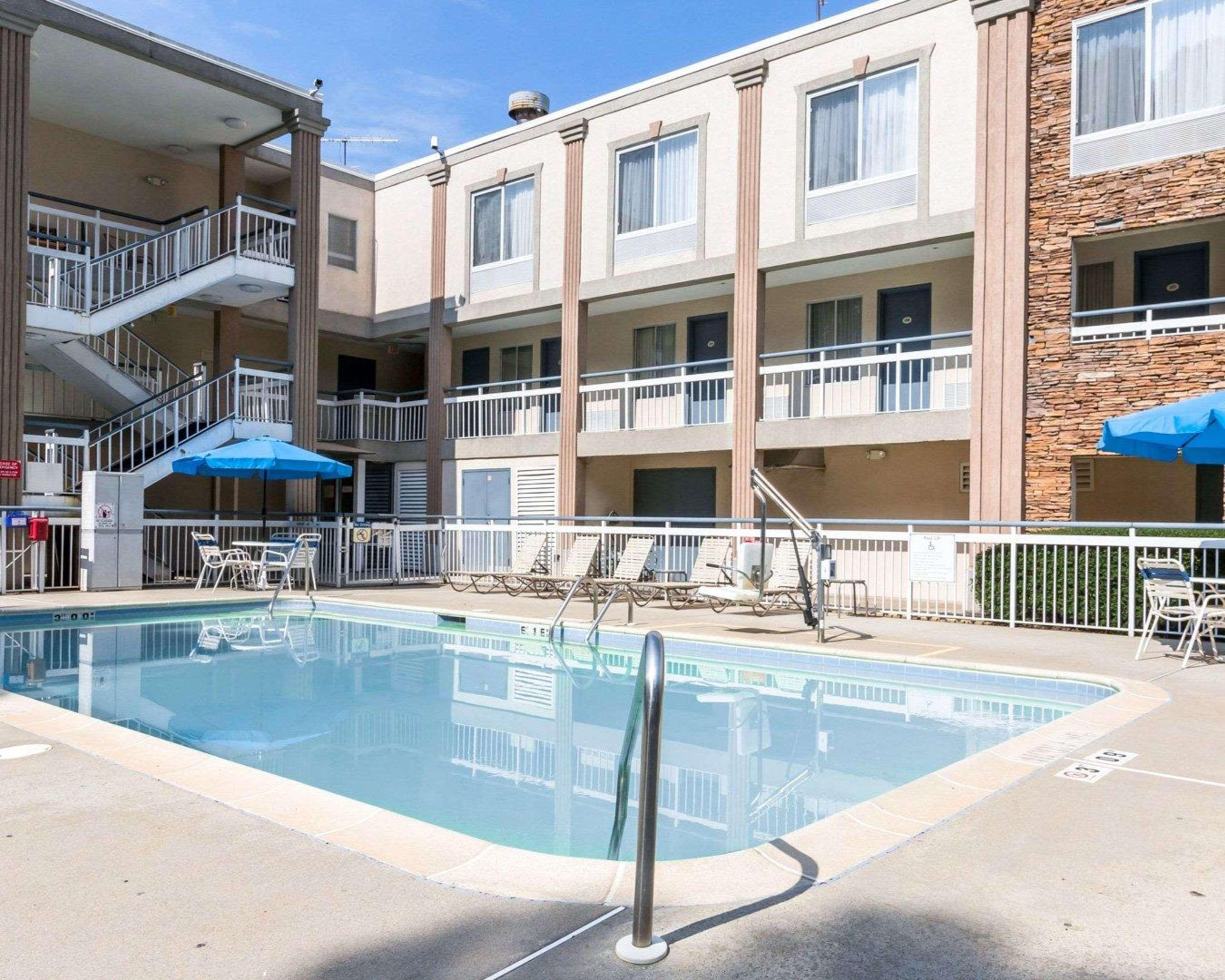 Vista Exterior Quality Inn Atlanta Northlake