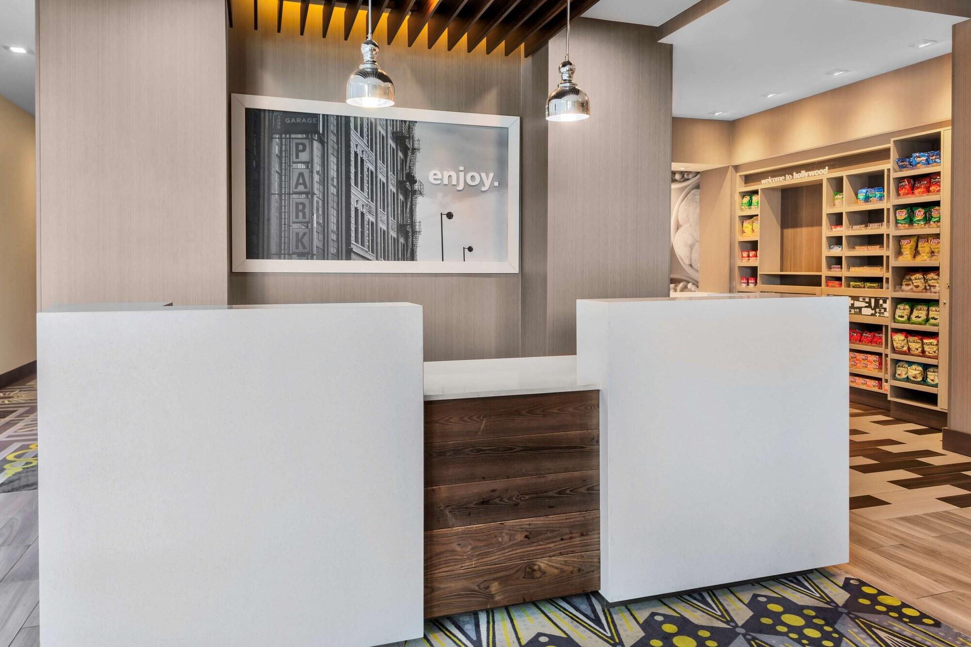 Vista Lobby Hampton Inn & Suites Los Angeles/Hollywood