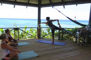 Alquiler Vacacional - Stunning Temple Tree House, pool! Romantic Beach Getaway on 1 acre