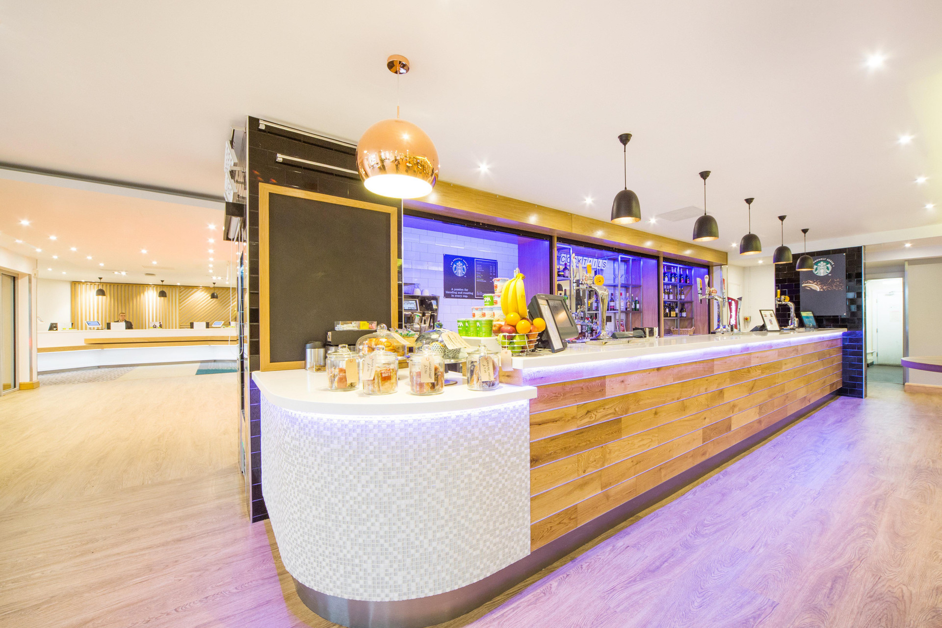 Bar/Salón Holiday Inn London-Gatwick Airport by IHG