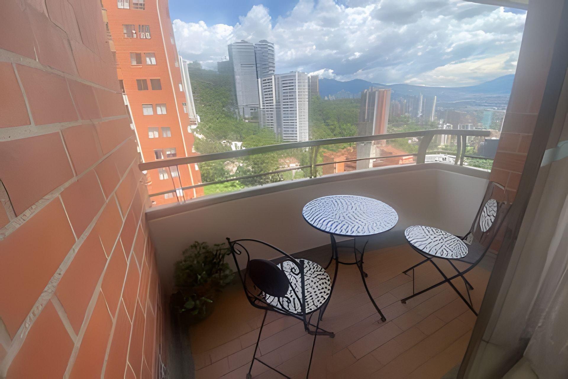 Vista Exterior Cómodo Apartamento Medellín E512