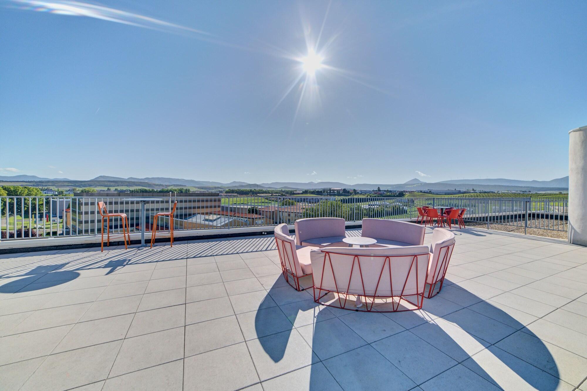 Vista Exterior Home and Coliving Pamplona