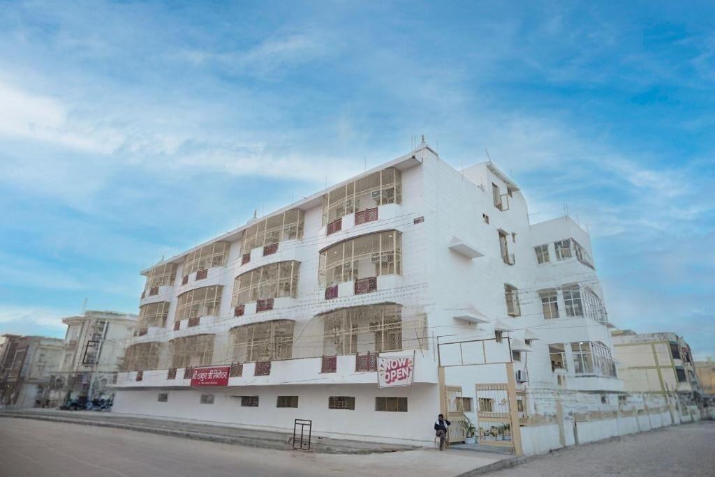Vista Exterior Shri Thakur Ji Niketan Near ISKCON