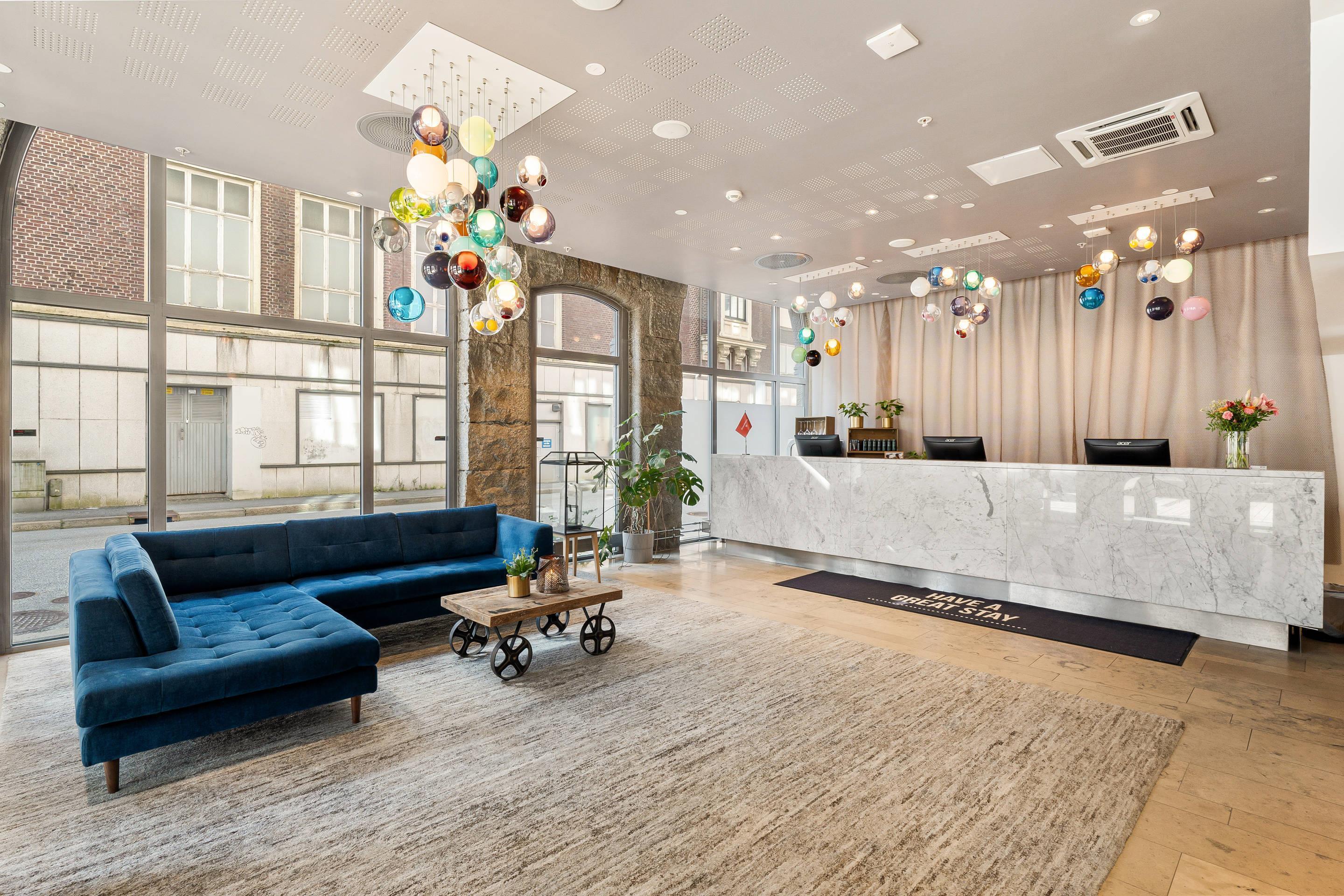 Vista Lobby Clarion Hotel Admiral