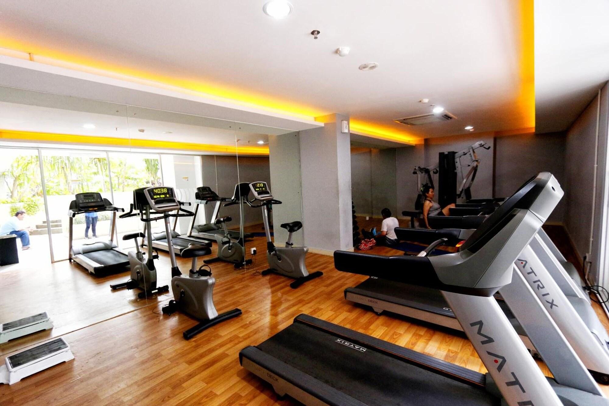 Gimnasio Roomku at Bassura City Apartment