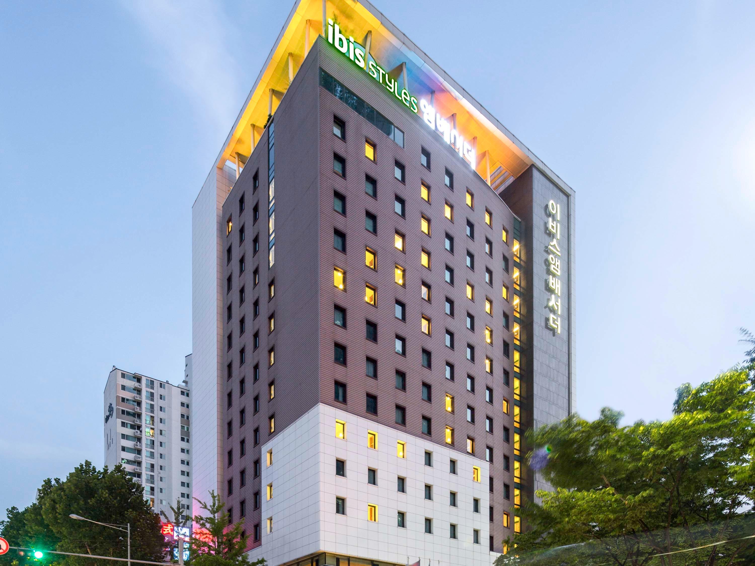 Vista Exterior ibis Styles Ambassador Seoul Gangnam