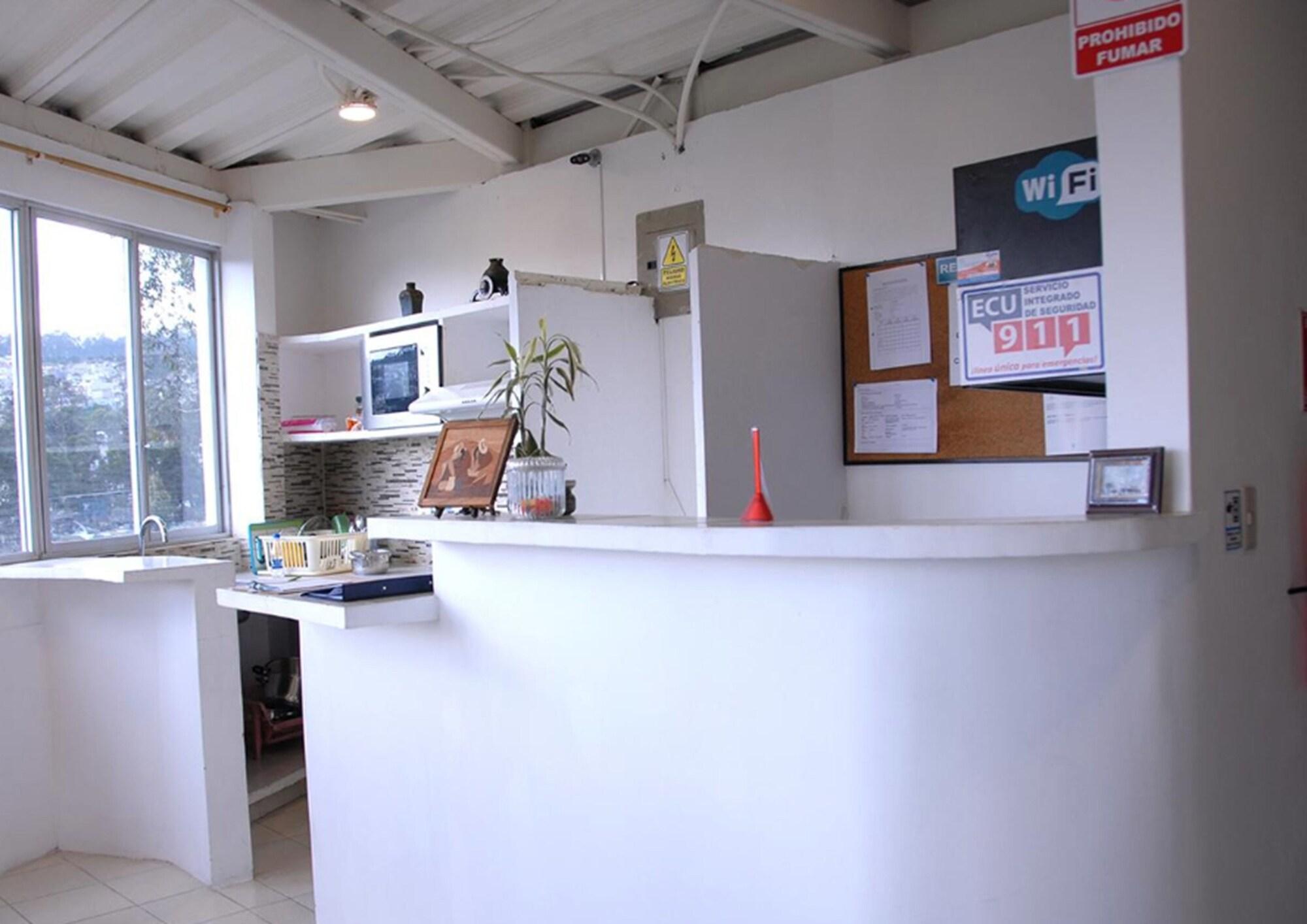 Vista Lobby Quito Condor Hostal