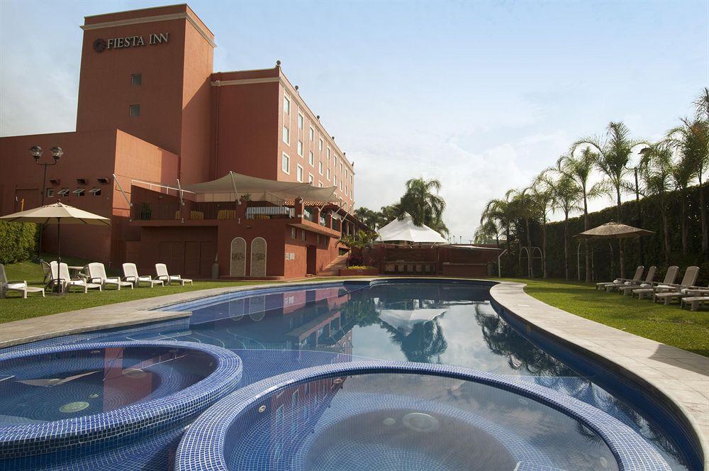 Vista da piscina Fiesta Inn Cuernavaca