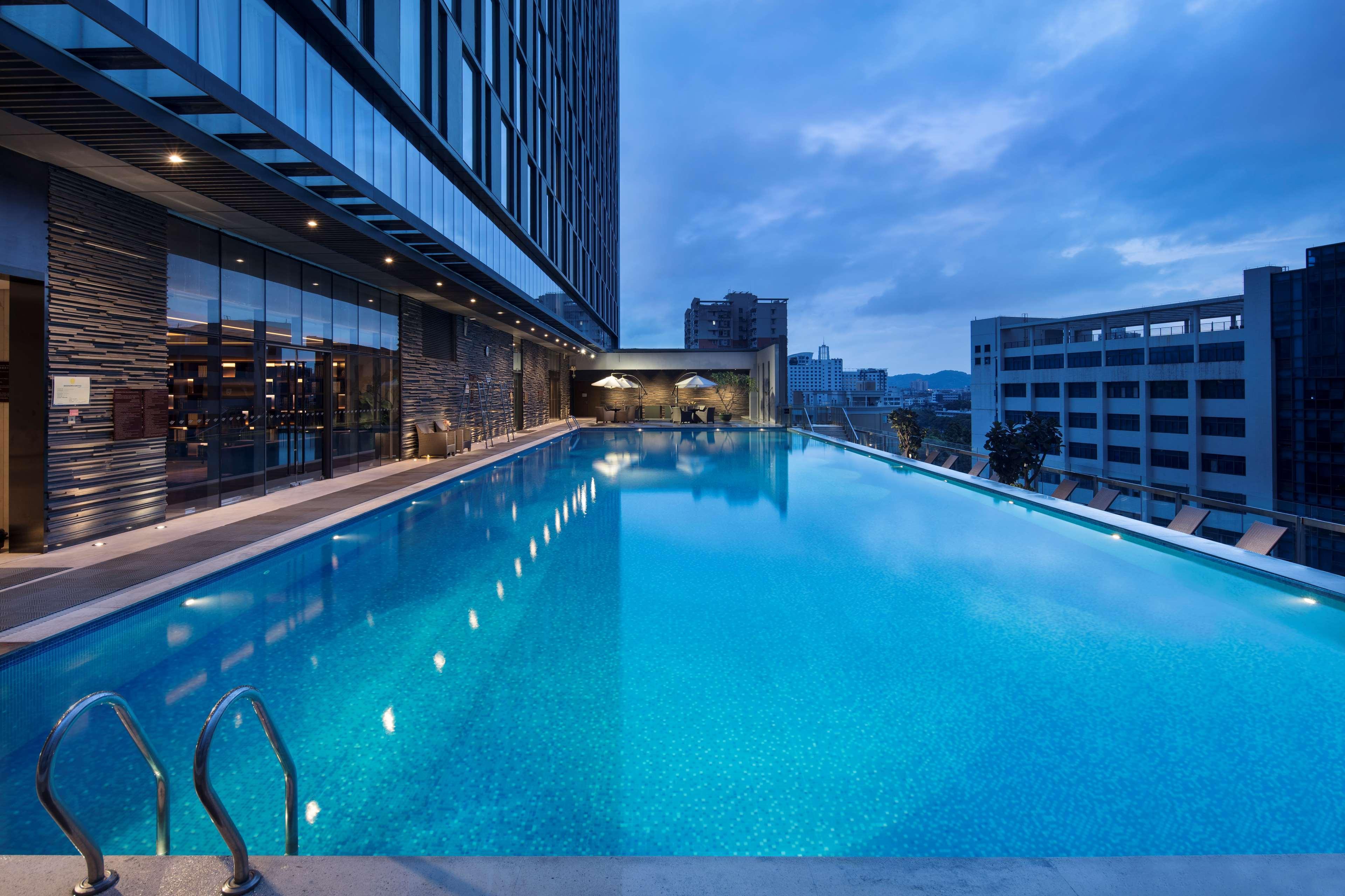 Vista Piscina Hilton Guangzhou Tianhe