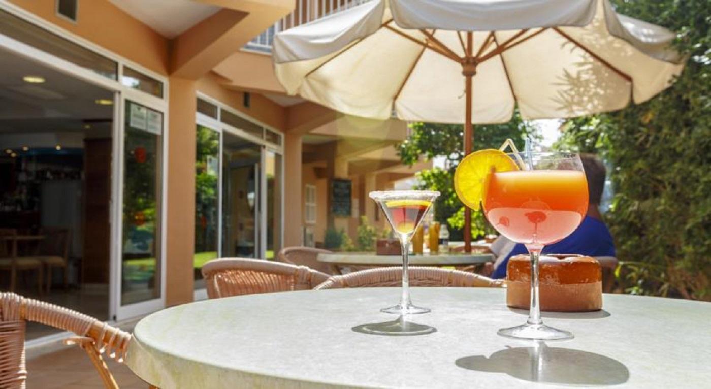 Bar/Salón Golf Beach