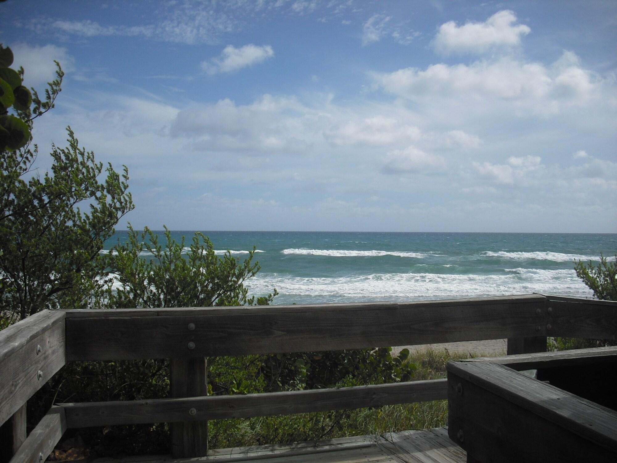 Playa Ocean Lodge
