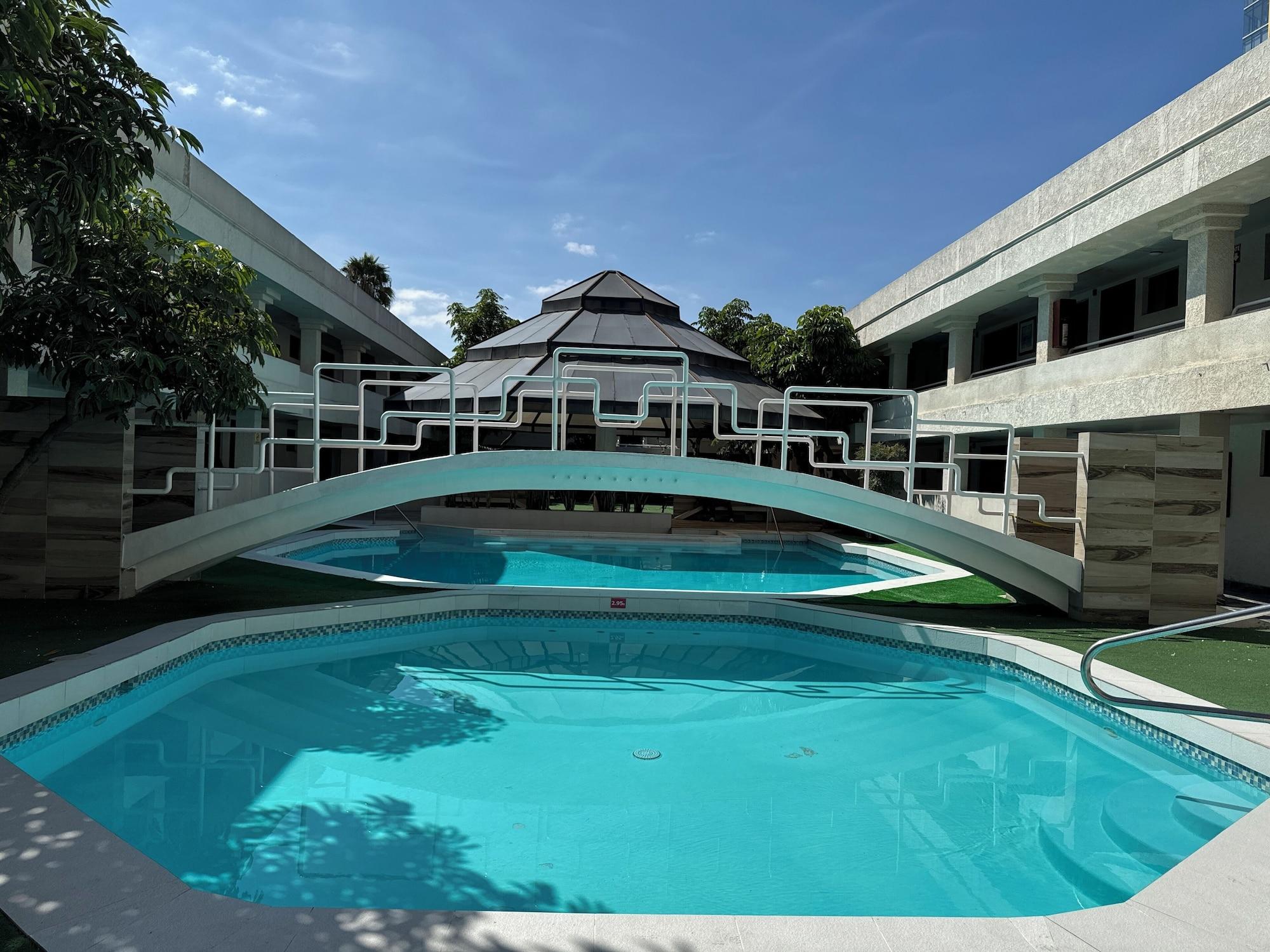 Varios Hotel Sunio City