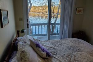 Alquiler Vacacional - Beautiful Cape Cod Lakefront Retreat with Dock