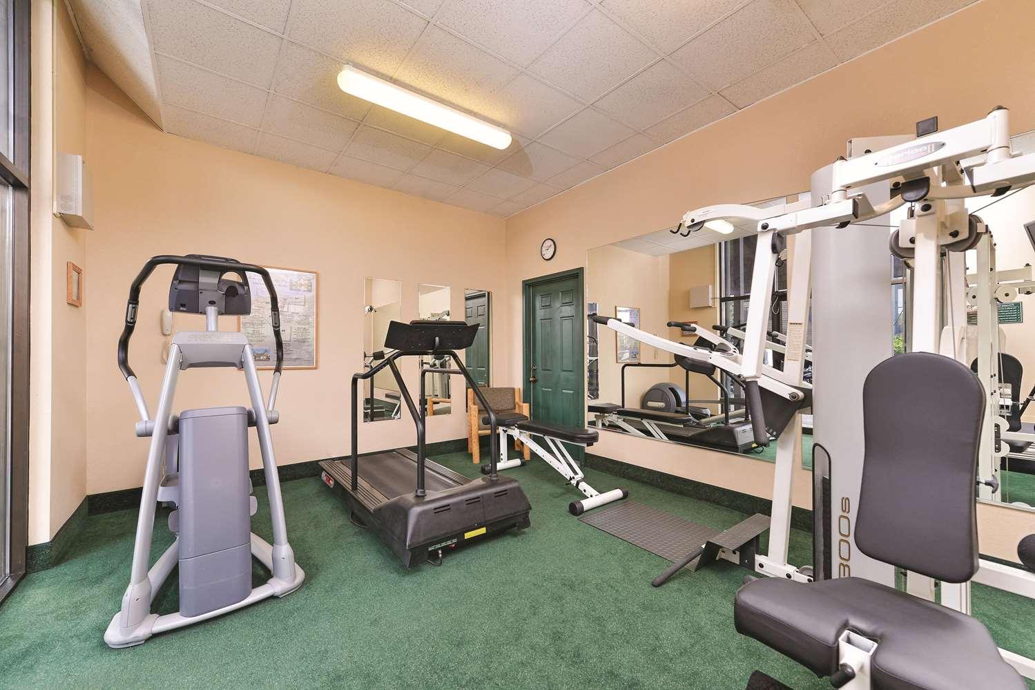 Gimnasio Cedar Street Hotel and Suites